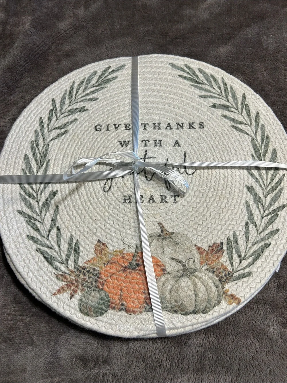 crown & ivy Cream and Green 'Give Thanks' Round Placemat Set